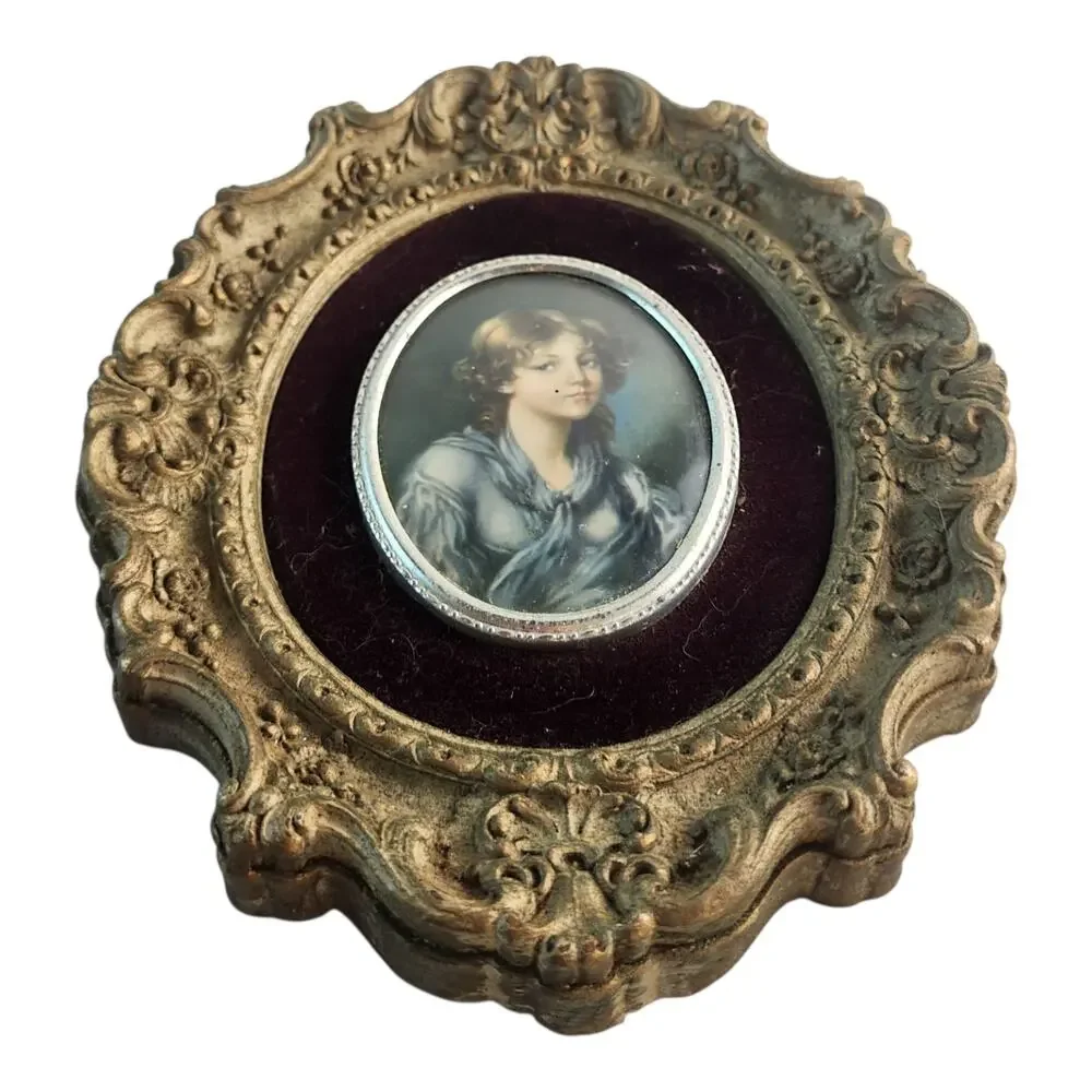 Vintage Cameo Creation Ornate Gold-Toned Oval Portrait Bubble Glass Red Velvet
